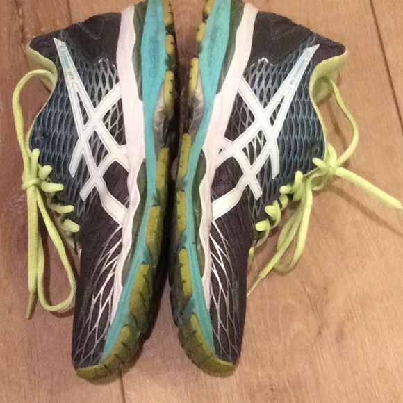 ASICS Ladies 6 1/2 Gel Nimbus 18 running shoes - Picture 4 of 6